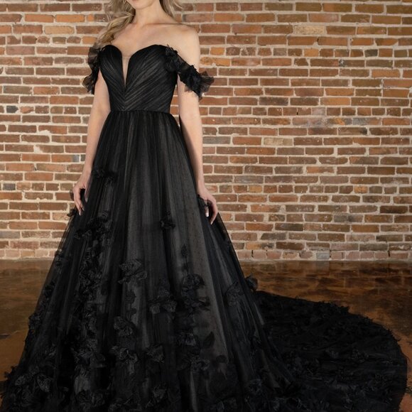 BLACK WEDDING DRESS : ESSENSE OF AUSTRALIA  D3734 - Picture 13 of 15
